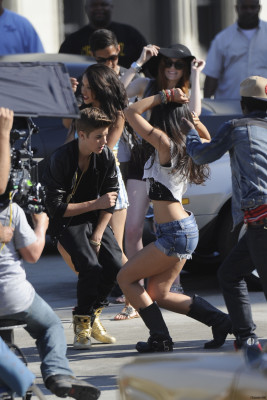 21.04 | Justin Bieber nos bastidores de Boyfriend