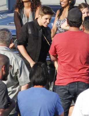 21.04 | Justin Bieber nos bastidores de Boyfriend