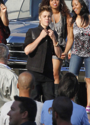 21.04 | Justin Bieber nos bastidores de Boyfriend