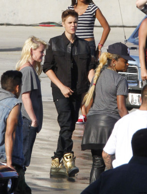 21.04 | Justin Bieber nos bastidores de Boyfriend
