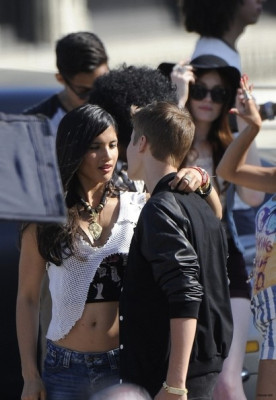 21.04 | Justin Bieber nos bastidores de Boyfriend