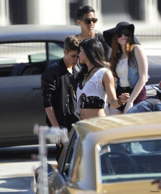 21.04 | Justin Bieber nos bastidores de Boyfriend