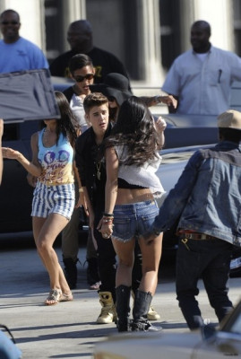21.04 | Justin Bieber nos bastidores de Boyfriend