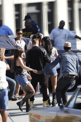 21.04 | Justin Bieber nos bastidores de Boyfriend