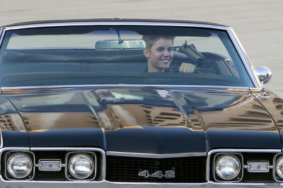 21.04 | Justin Bieber nos bastidores de Boyfriend