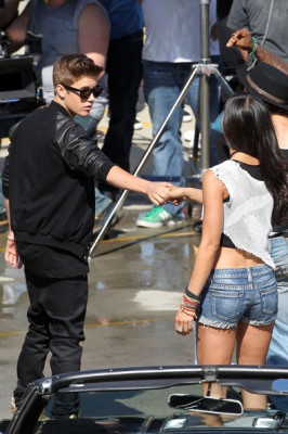 21.04 | Justin Bieber nos bastidores de Boyfriend