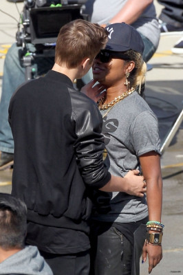 21.04 | Justin Bieber nos bastidores de Boyfriend