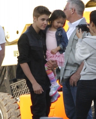 21.04 | Justin Bieber nos bastidores de Boyfriend