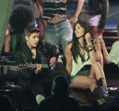 21.04 | Justin Bieber nos bastidores de Boyfriend
