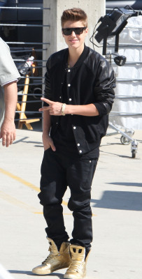 21.04 | Justin Bieber nos bastidores de Boyfriend