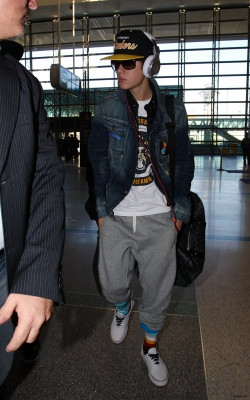 28.01 | Justin Bieber no aeroporto internacional de Los Angeles