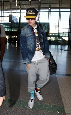 28.01 | Justin Bieber no aeroporto internacional de Los Angeles
