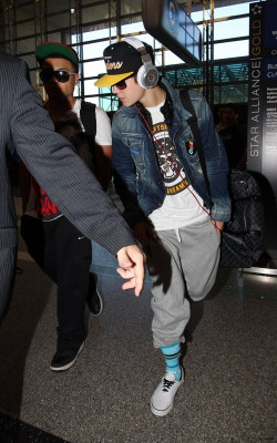 28.01 | Justin Bieber no aeroporto internacional de Los Angeles