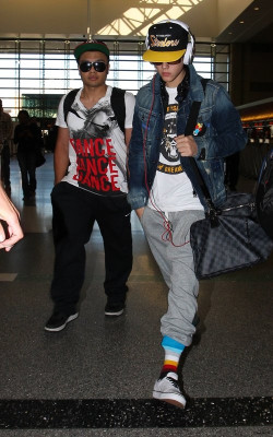 28.01 | Justin Bieber no aeroporto internacional de Los Angeles