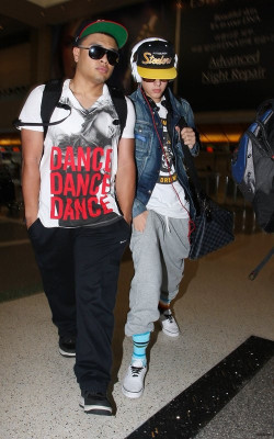 28.01 | Justin Bieber no aeroporto internacional de Los Angeles