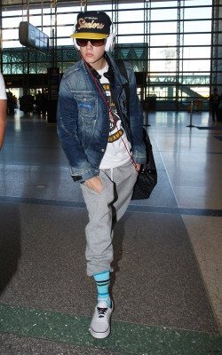 28.01 | Justin Bieber no aeroporto internacional de Los Angeles