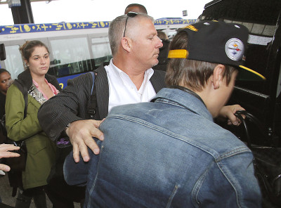 28.01 | Justin Bieber no aeroporto internacional de Los Angeles