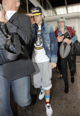 28.01 | Justin Bieber no aeroporto internacional de Los Angeles