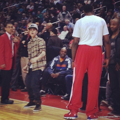 27.12 | Justin Bieber e Ryan Butler no jogo dos Clippers em LA