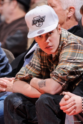 27.12 | Justin Bieber e Ryan Butler no jogo dos Clippers em LA