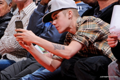 27.12 | Justin Bieber e Ryan Butler no jogo dos Clippers em LA