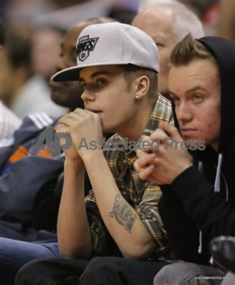 27.12 | Justin Bieber e Ryan Butler no jogo dos Clippers em LA