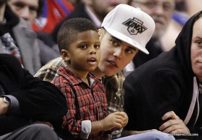 27.12 | Justin Bieber e Ryan Butler no jogo dos Clippers em LA