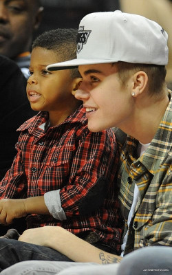 27.12 | Justin Bieber e Ryan Butler no jogo dos Clippers em LA