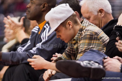 27.12 | Justin Bieber e Ryan Butler no jogo dos Clippers em LA