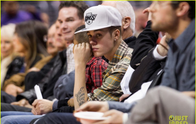 27.12 | Justin Bieber e Ryan Butler no jogo dos Clippers em LA