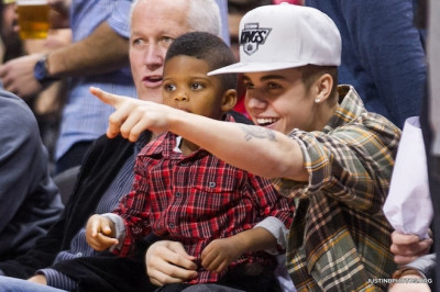 27.12 | Justin Bieber e Ryan Butler no jogo dos Clippers em LA