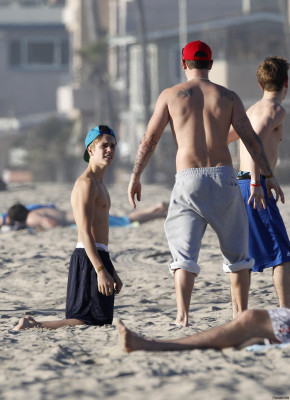 01.04 | Justin Bieber na praia com Jeremy Bieber em Los Angeles