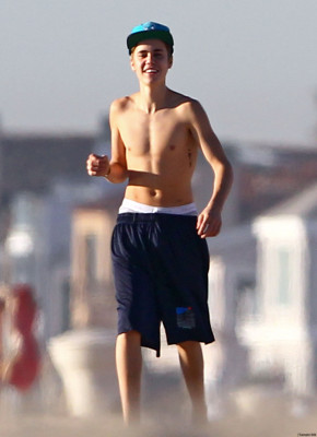 01.04 | Justin Bieber na praia com Jeremy Bieber em Los Angeles