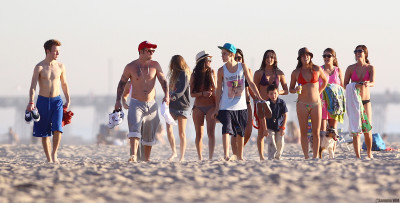 01.04 | Justin Bieber na praia com Jeremy Bieber em Los Angeles