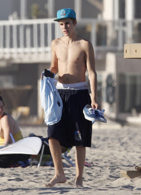 01.04 | Justin Bieber na praia com Jeremy Bieber em Los Angeles