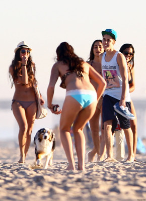 01.04 | Justin Bieber na praia com Jeremy Bieber em Los Angeles