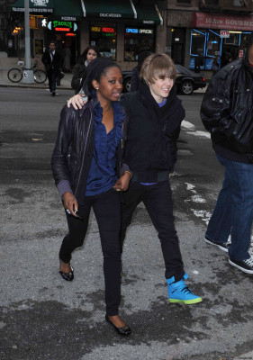23.03 | Justin Bieber deixando os estúdios do The View