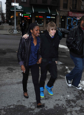 23.03 | Justin Bieber deixando os estúdios do The View