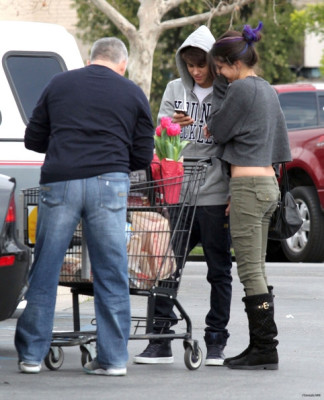 14.01 | Justin fazendo compras em Los Angeles