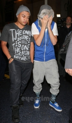 22.01 | Justin e Alfredo no aeroporto LAX, Los Angeles
