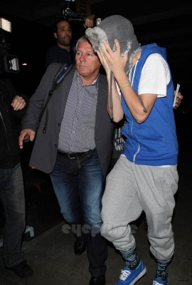 22.01 | Justin e Alfredo no aeroporto LAX, Los Angeles