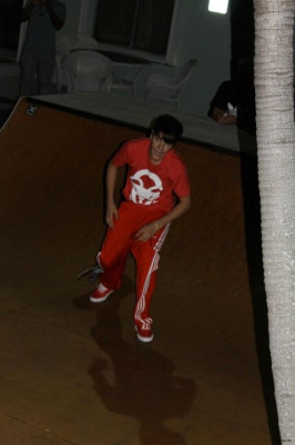 02.04 | Justin Bieber andando de skateem Miami