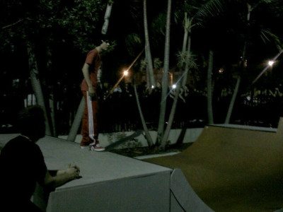 02.04 | Justin Bieber andando de skateem Miami