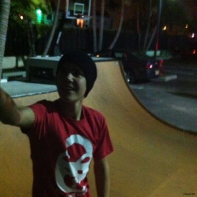 02.04 | Justin Bieber andando de skateem Miami