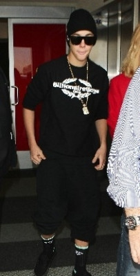 02.07 | Justin Bieber chegando no aeroporto em Los Angeles