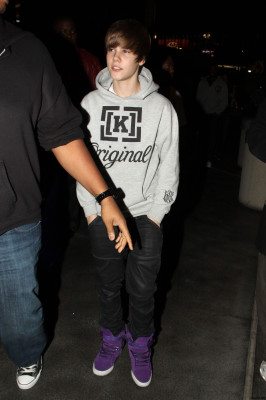 26.03 | Justin Bieber chegando no show do Jay Z no Staples Center