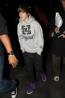 26.03 | Justin Bieber chegando no show do Jay Z no Staples Center