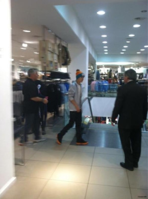 02.12 | Justin Bieber fazendo compras em Nova York