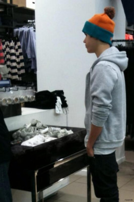 02.12 | Justin Bieber fazendo compras em Nova York
