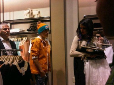 02.12 | Justin Bieber fazendo compras em Nova York